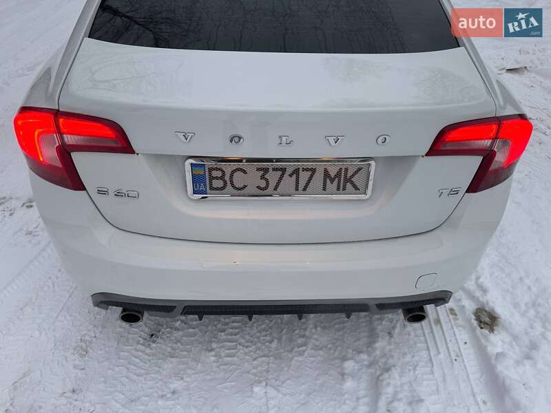 Седан Volvo S60 2013 в Новояворовске