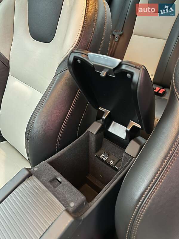 Седан Volvo S60 2015 в Белогородке