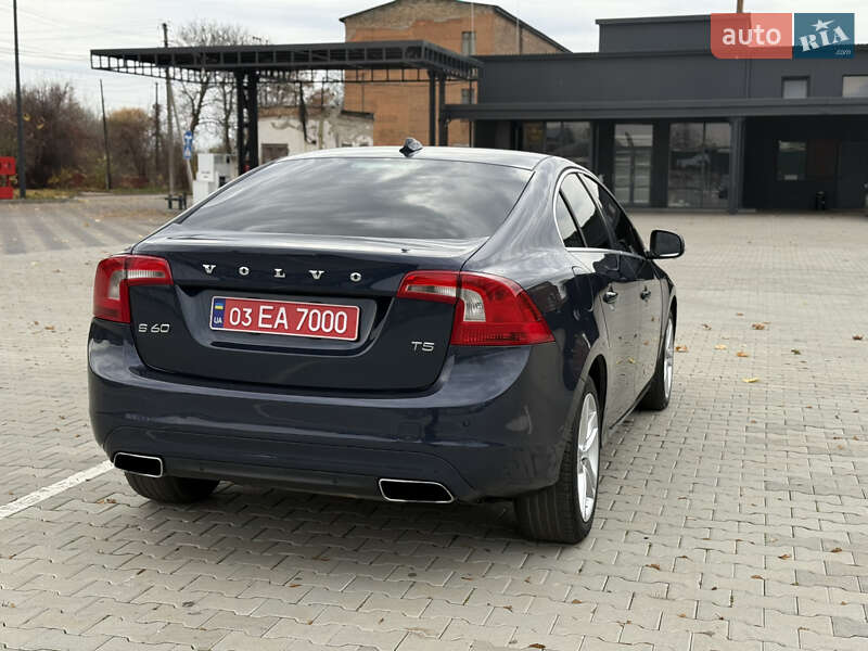 Седан Volvo S60 2014 в Нововолынске