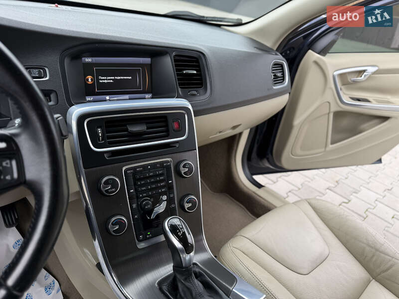 Седан Volvo S60 2014 в Нововолынске