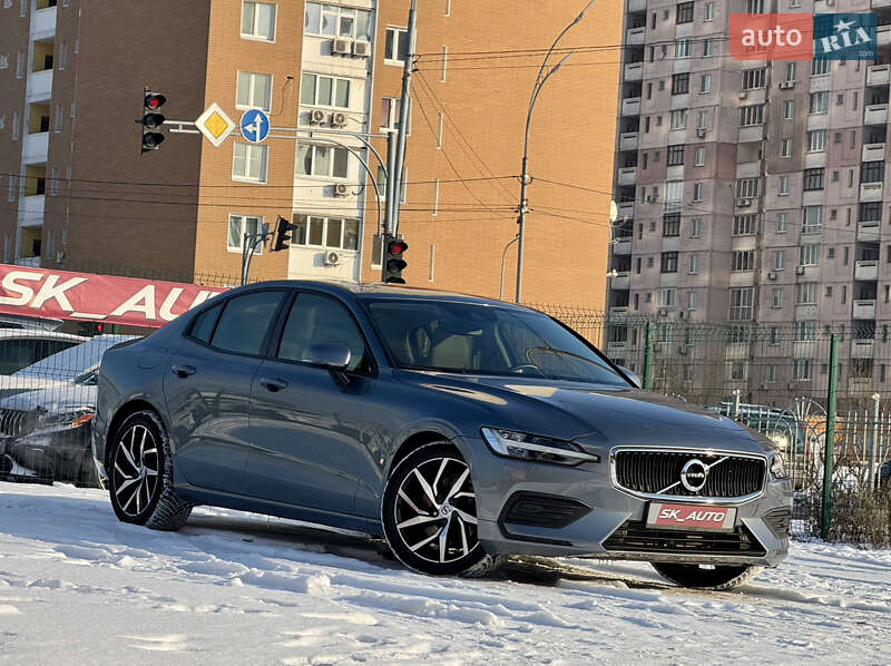Седан Volvo S60 2019 в Киеве