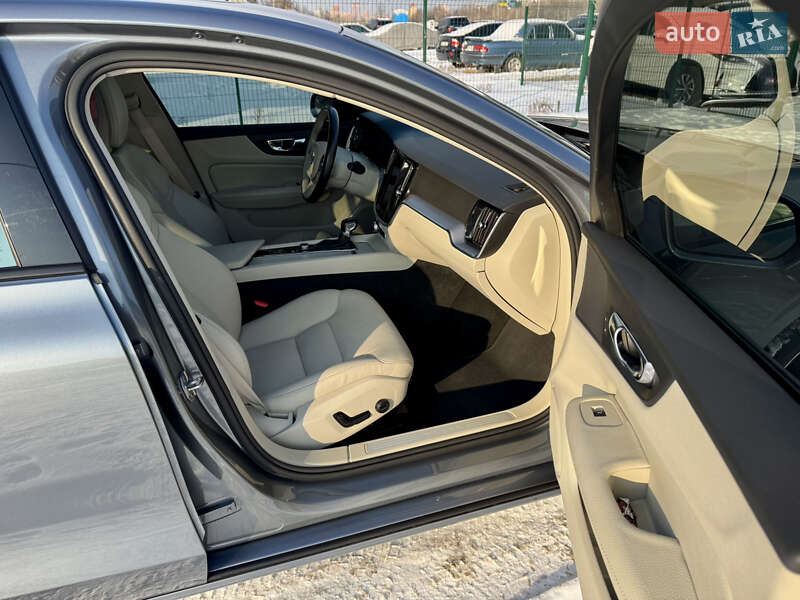 Седан Volvo S60 2019 в Киеве