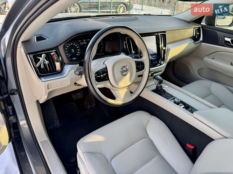 Седан Volvo S60 2019 в Киеве