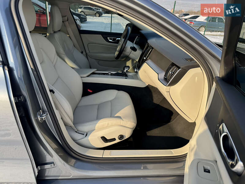 Седан Volvo S60 2019 в Киеве