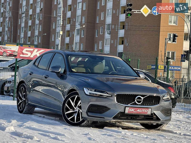 Седан Volvo S60 2019 в Киеве