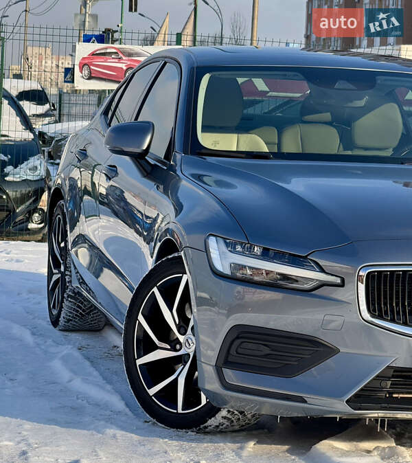 Седан Volvo S60 2019 в Киеве