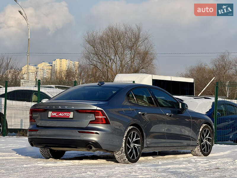 Седан Volvo S60 2019 в Киеве