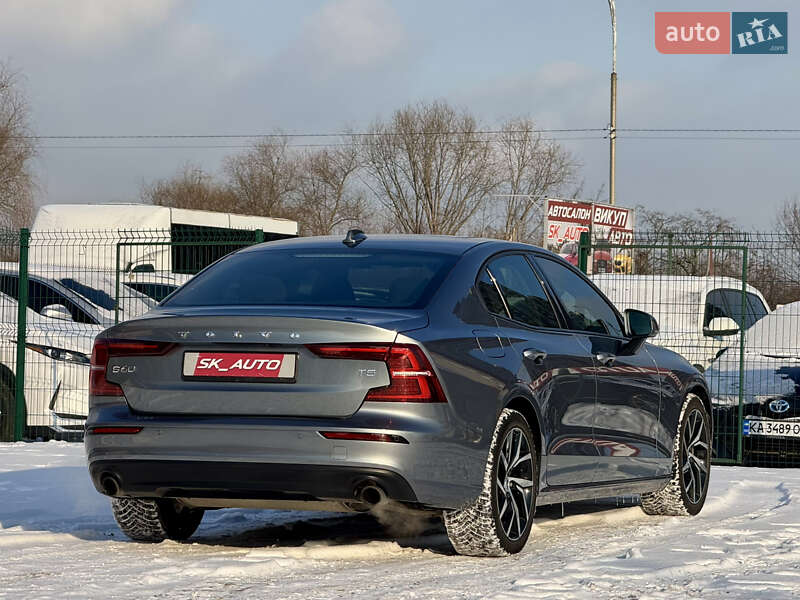 Седан Volvo S60 2019 в Киеве