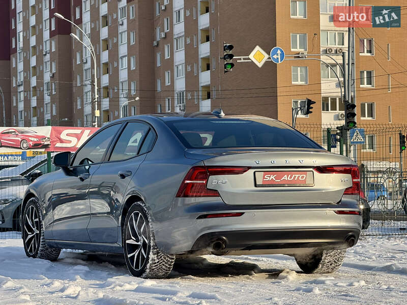 Седан Volvo S60 2019 в Киеве