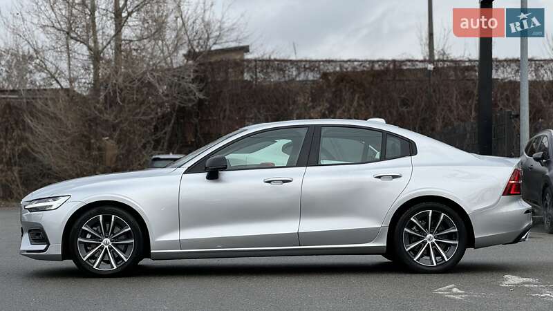 Седан Volvo S60 2021 в Киеве