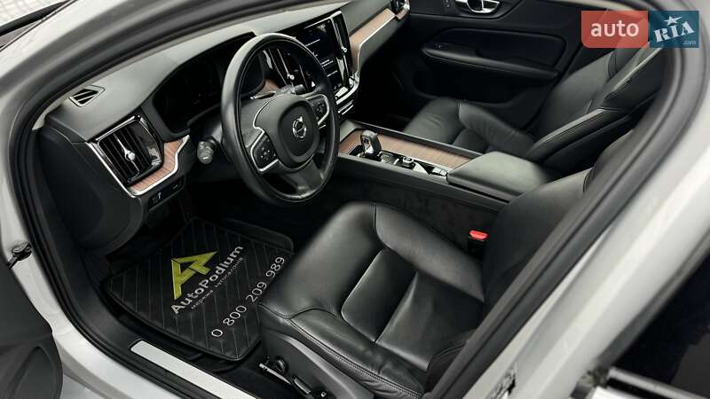Седан Volvo S60 2021 в Киеве