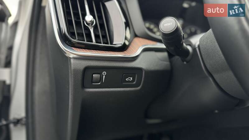 Седан Volvo S60 2021 в Киеве