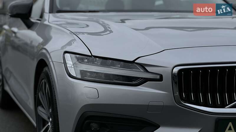 Седан Volvo S60 2021 в Киеве