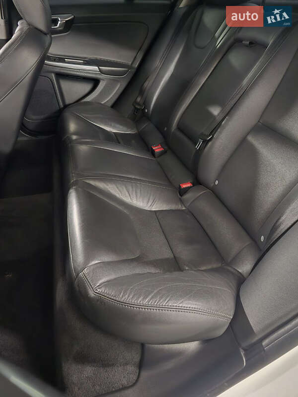 Седан Volvo S60 2015 в Житомире