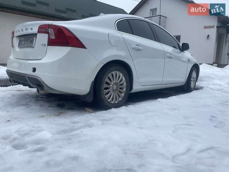 Седан Volvo S60 2013 в Новояворовске