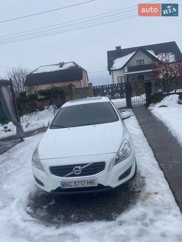 Седан Volvo S60 2013 в Новояворовске