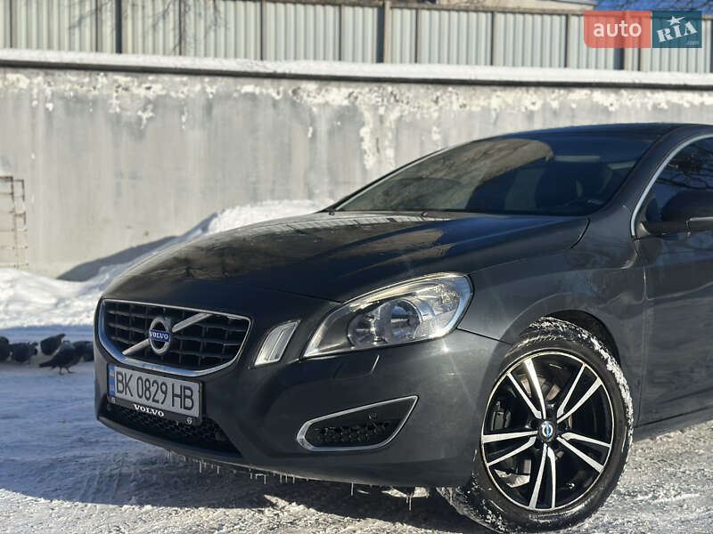 Седан Volvo S60 2011 в Львове