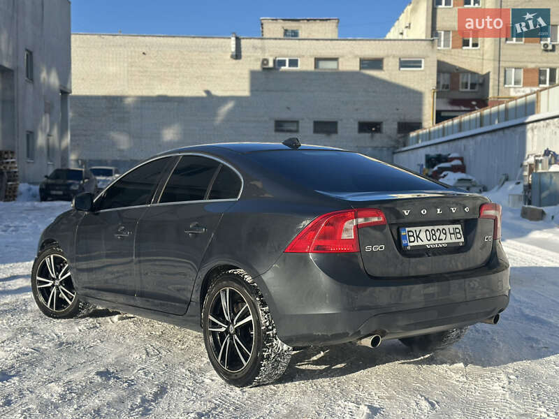Седан Volvo S60 2011 в Львове