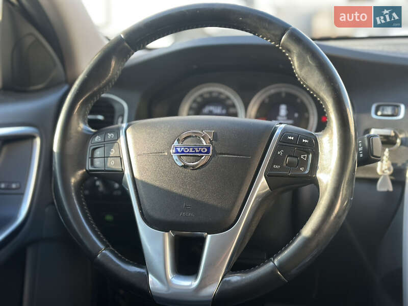 Седан Volvo S60 2011 в Львове