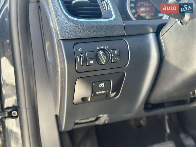 Седан Volvo S60 2011 в Львове