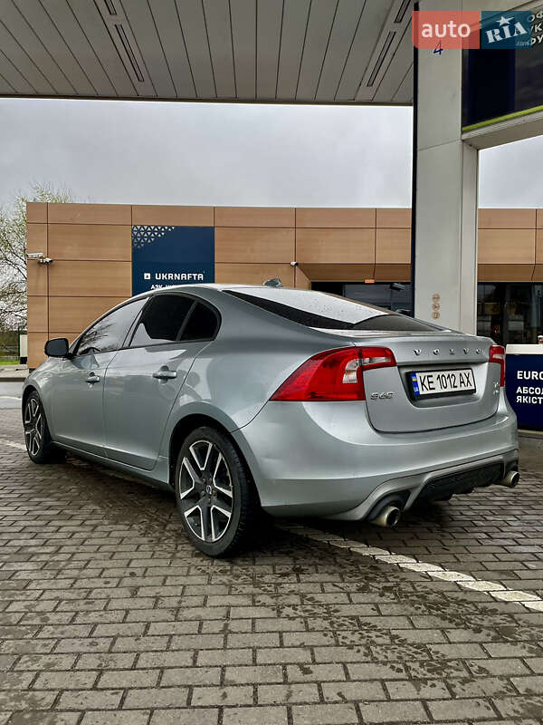 Седан Volvo S60 2016 в Львове