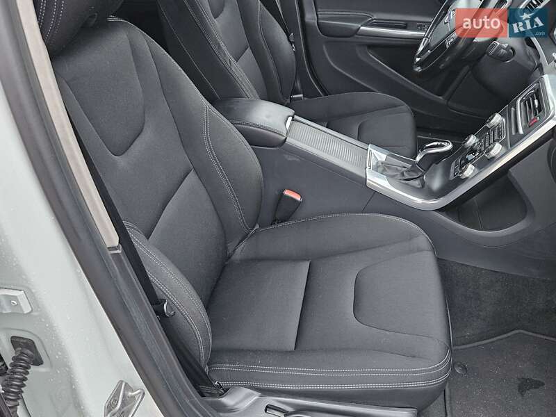 Седан Volvo S60 2015 в Киеве фото 37 Седан Volvo S60 2015 в Киеве