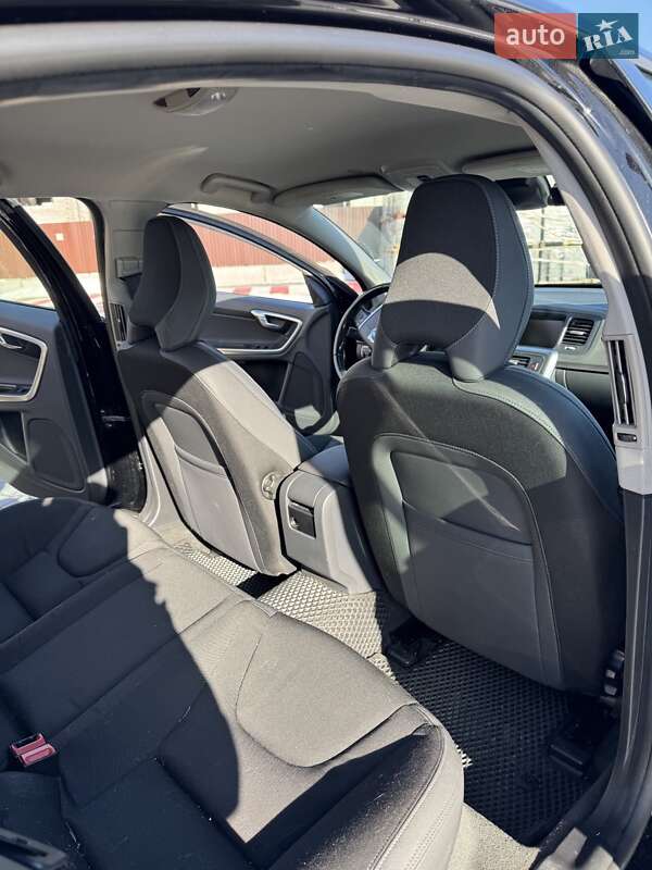 Седан Volvo S60 2014 в Киеве