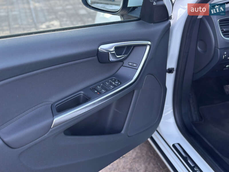 Седан Volvo S60 2010 в Радивилове