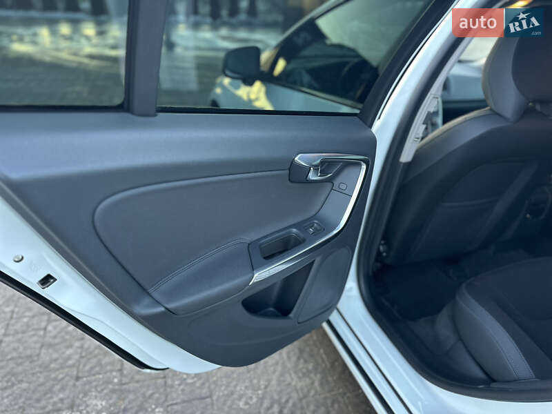 Седан Volvo S60 2010 в Радивилове