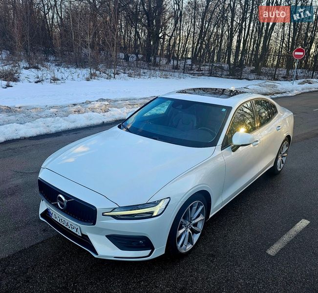 Седан Volvo S60 2020 в Киеве