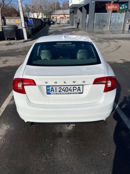 Седан Volvo S60 2013 в Бучі