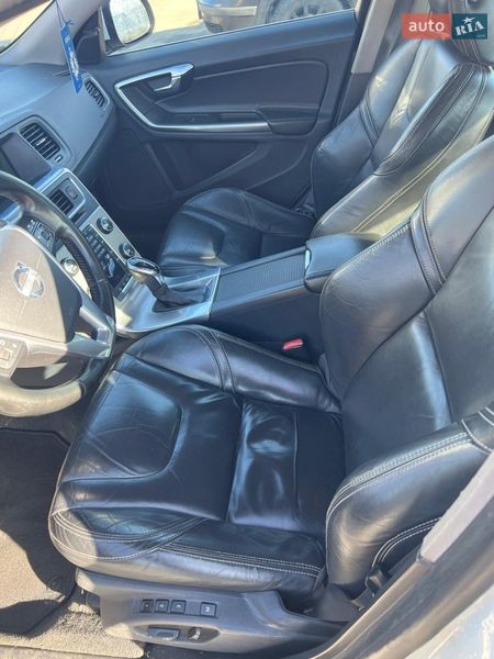 Седан Volvo S60 2013 в Бучі