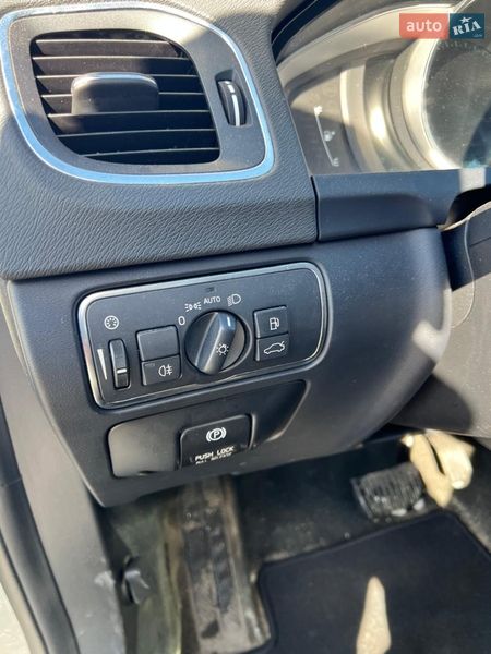 Седан Volvo S60 2013 в Бучі