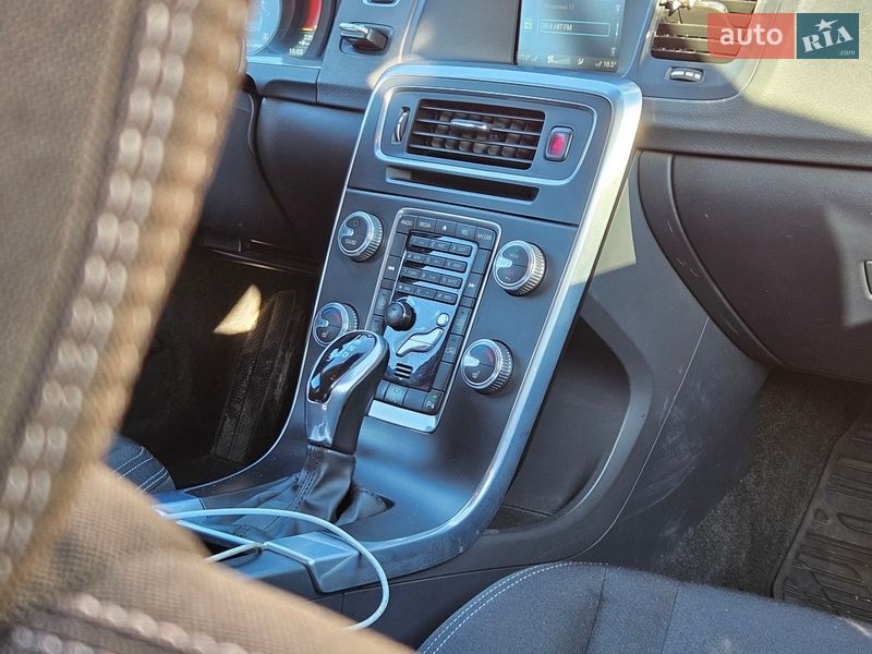 Седан Volvo S60 2015 в Киеве фото 13 Седан Volvo S60 2015 в Киеве