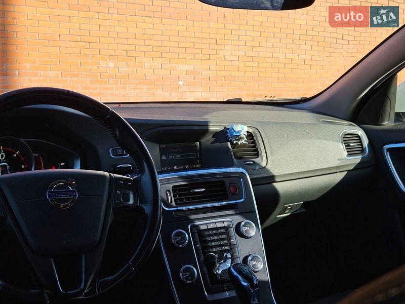 Седан Volvo S60 2015 в Киеве фото 23 Седан Volvo S60 2015 в Киеве
