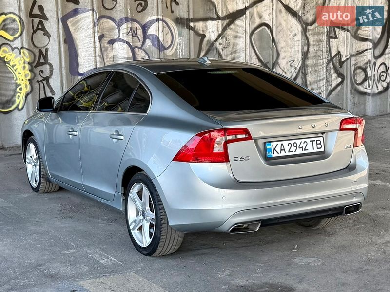 Седан Volvo S60 2016 в Киеве