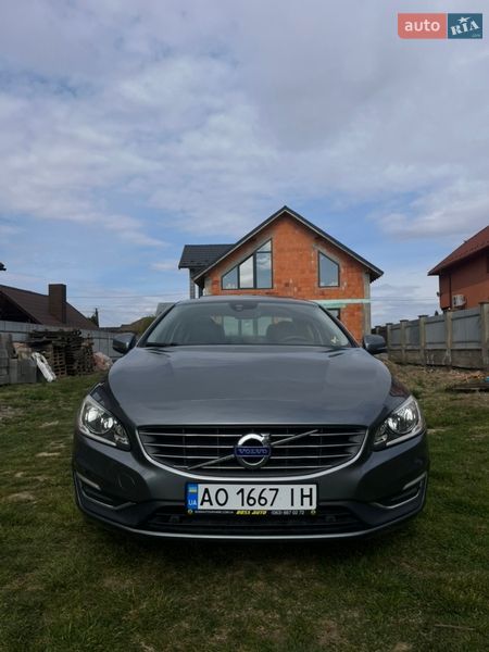 Седан Volvo S60 2015 в Мукачевому