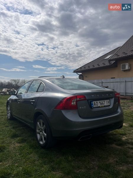 Седан Volvo S60 2015 в Мукачевому