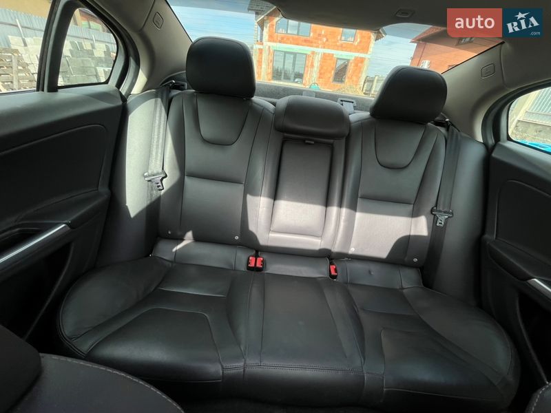 Седан Volvo S60 2015 в Мукачевому