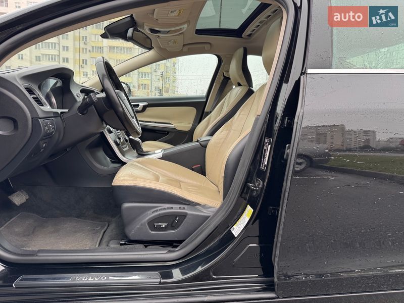 Седан Volvo S60 2012 в Ивано-Франковске