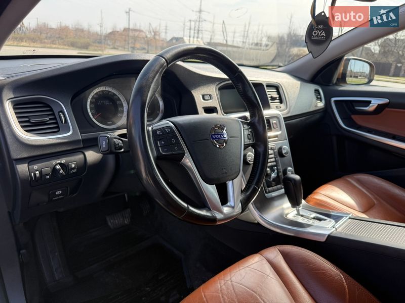 Седан Volvo S60 2010 в Ірпені