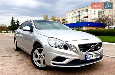 Седан Volvo S60 2012 в Ромнах
