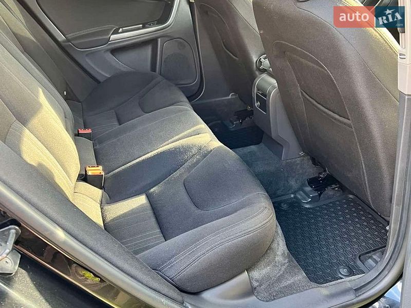 Седан Volvo S60 2012 в Львове