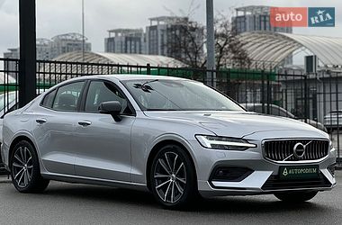 Седан Volvo S60 2021 в Киеве