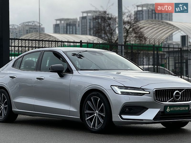 Седан Volvo S60 2021 в Киеве