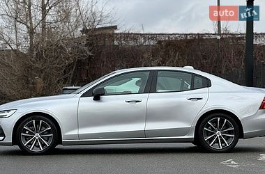 Седан Volvo S60 2021 в Киеве