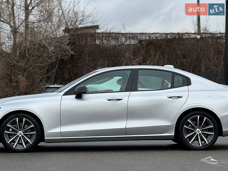 Седан Volvo S60 2021 в Киеве