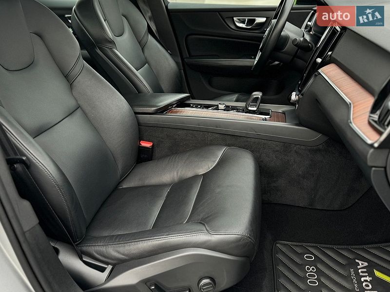 Седан Volvo S60 2021 в Киеве