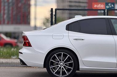 Седан Volvo S60 2019 в Киеве