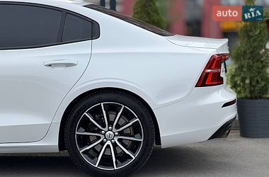 Седан Volvo S60 2019 в Киеве